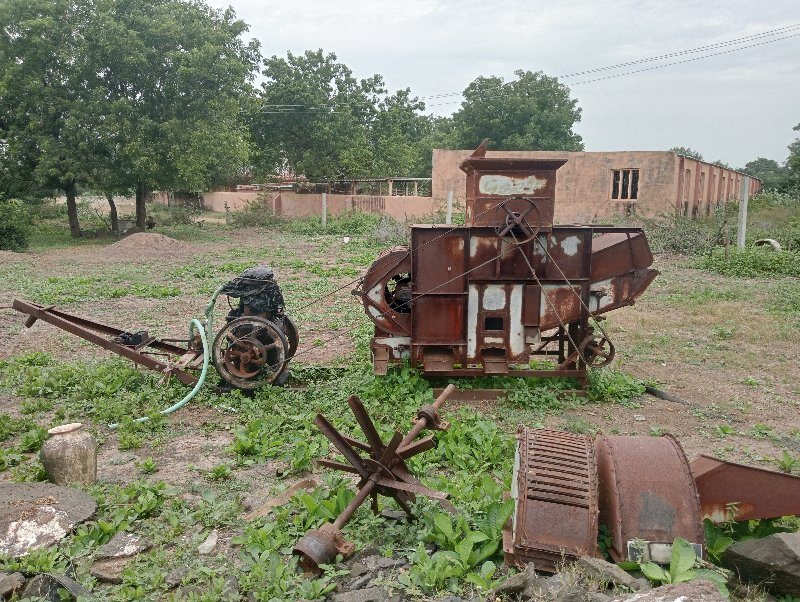 અઢી નું હાલર છે...