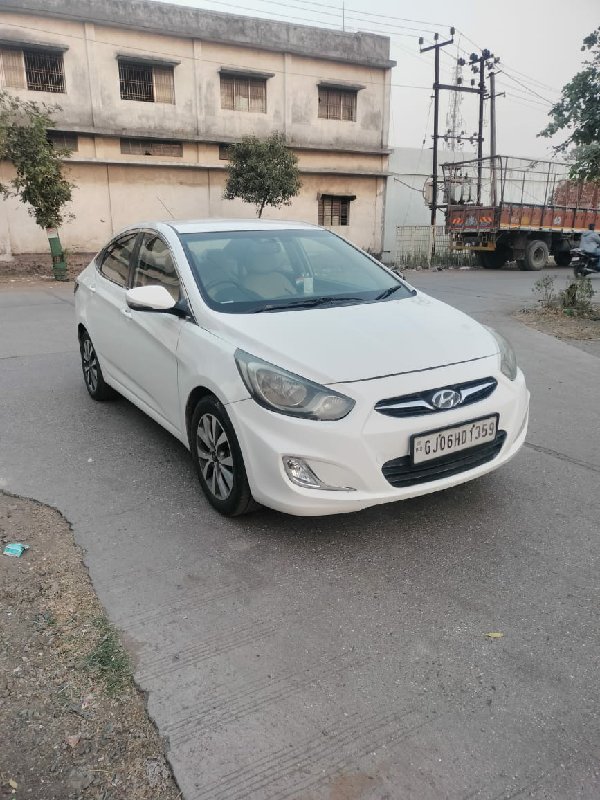 Hyundai Verna 1...