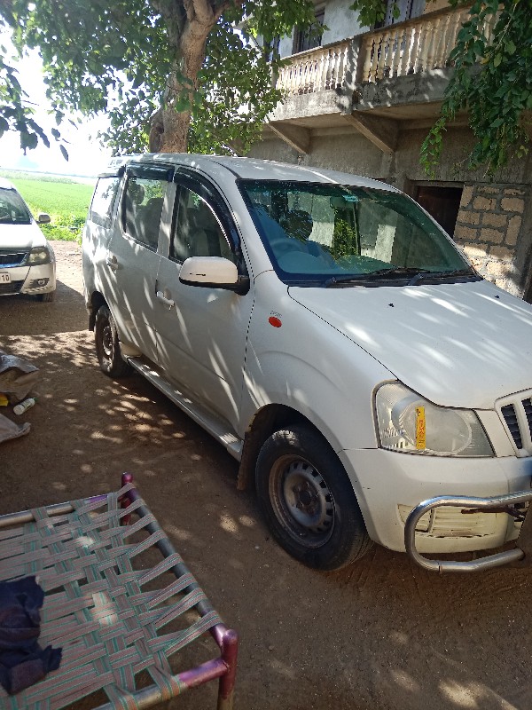 mahindra xvylo