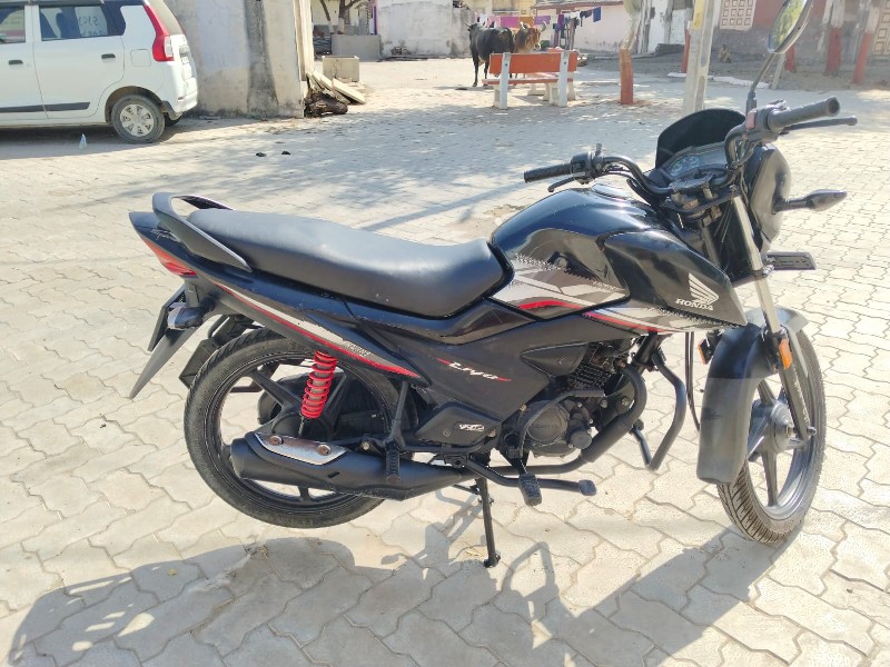 HONDA LIVO