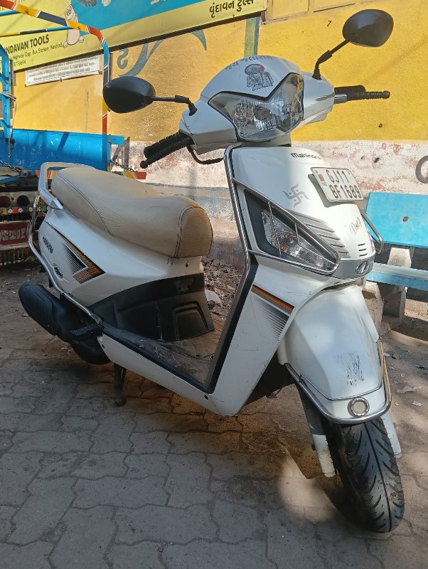 Mahindra gusto