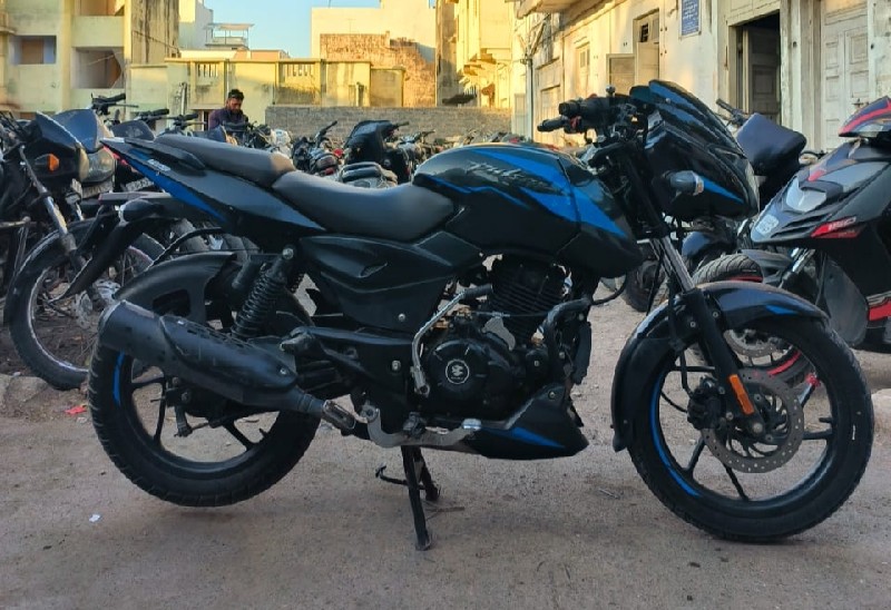 BAJAJ PULSAR 12...