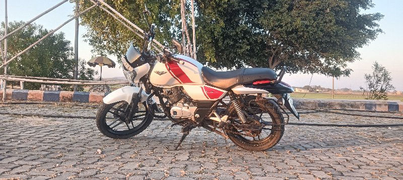 Bajaj v 15 vikr...