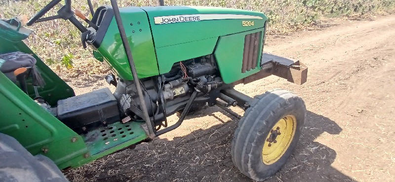 John deere 5204...