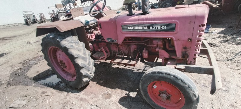 Mahindra 275