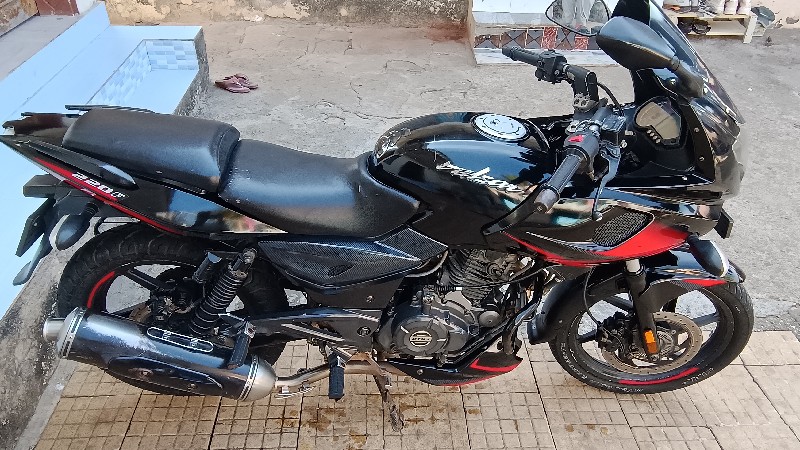 PULSAR 220F