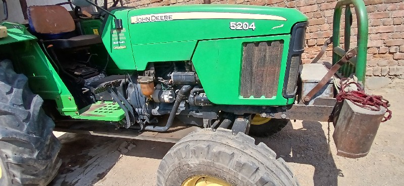 John deere 5204...