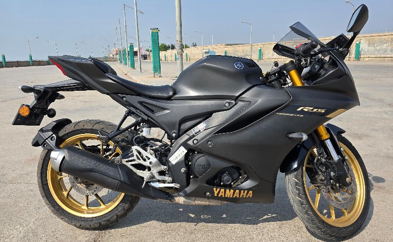 Yamaha R15 V4