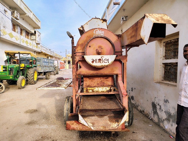 માર્શલ થ્રેશર વ...