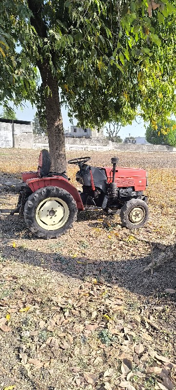 મિત્સુબીશી ટ્રે...