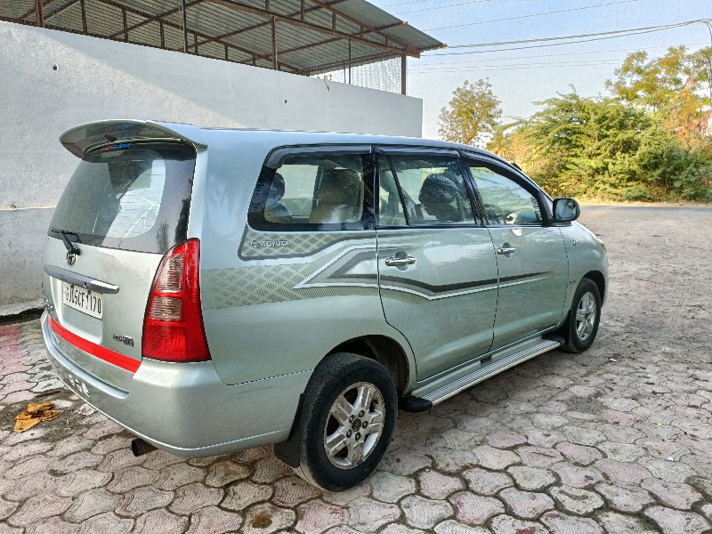 INNOVA 2.5V