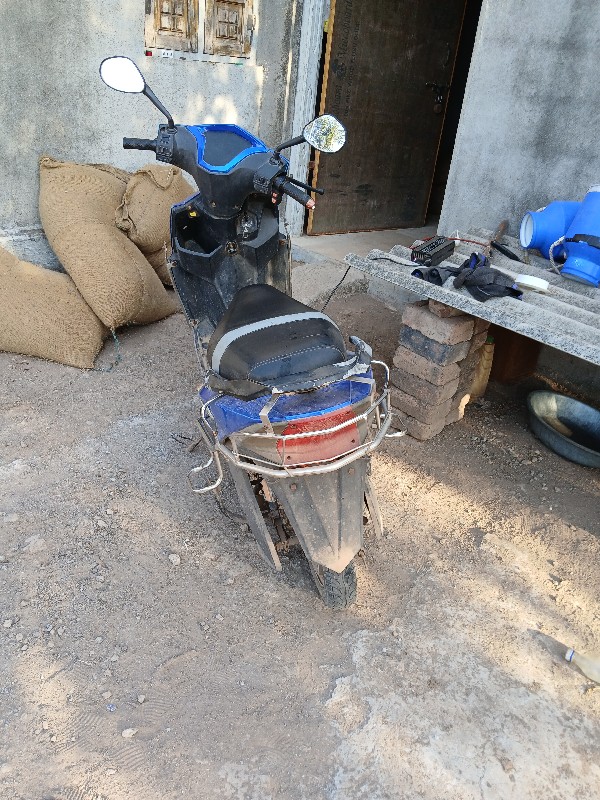 ગાડી વેચવાનીછે