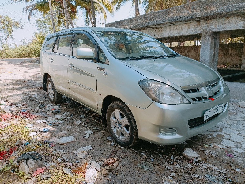 TOYOTA INNOVA