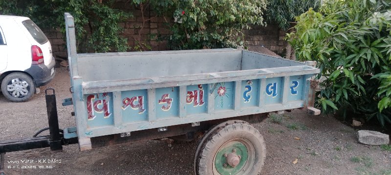 મીની ટેલર ની લા...