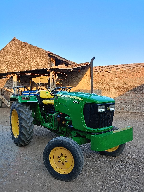 John Deere 5038...