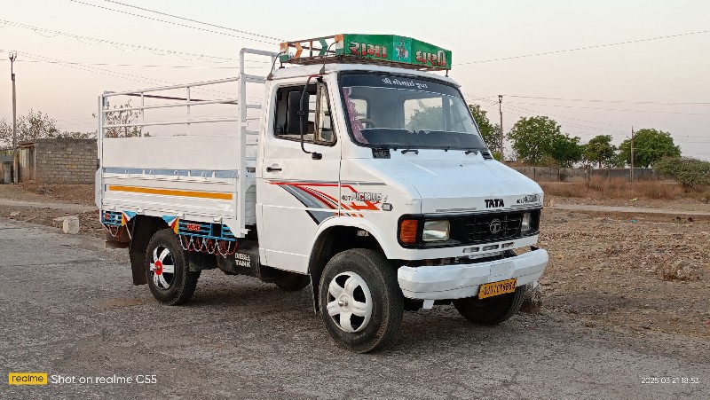 TATA 407