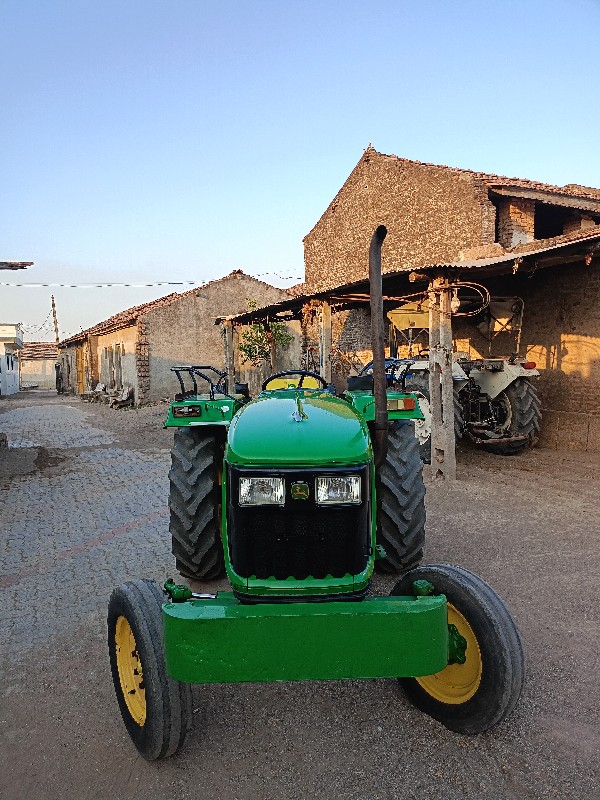 John Deere 5038...