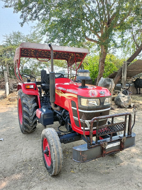 Mahindra Yuvo 4...