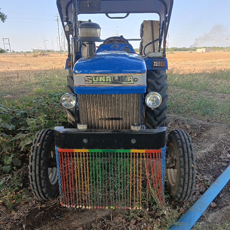 આ ટ્રેક્ટર વેચવ...