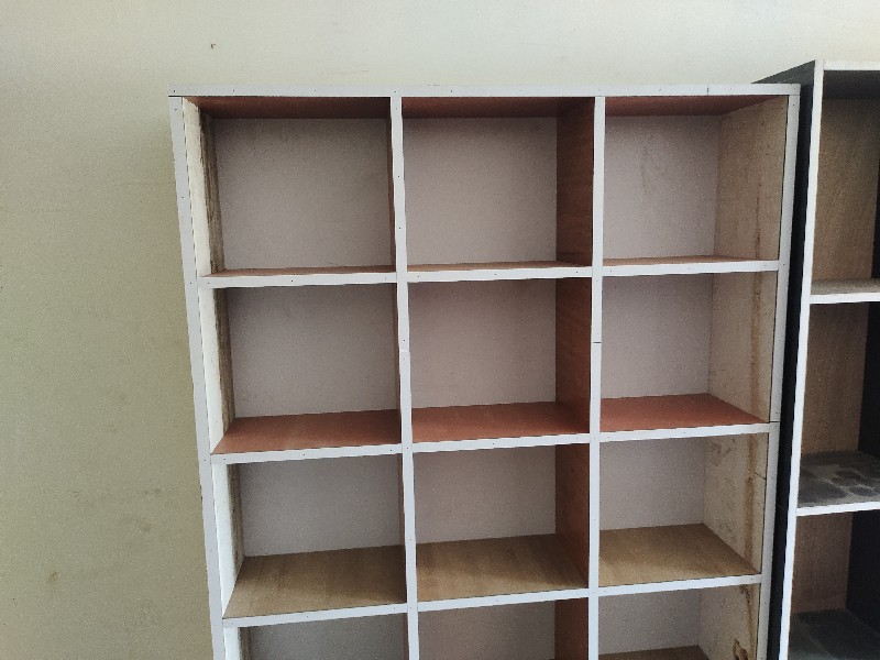 બાંકડા અને ટેબલ