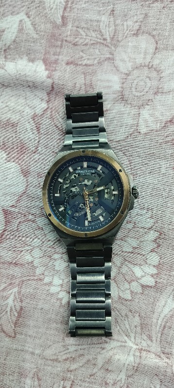 men watch