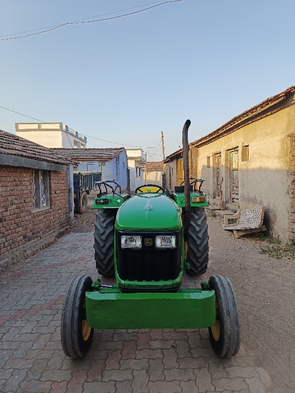 John Deere 5038...