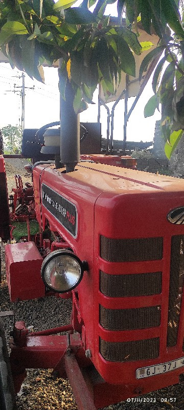 Mahedra tractor