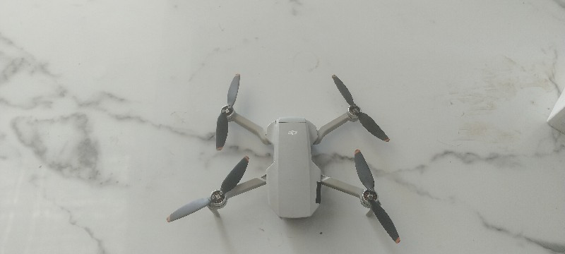 DJI mini 2 dron...