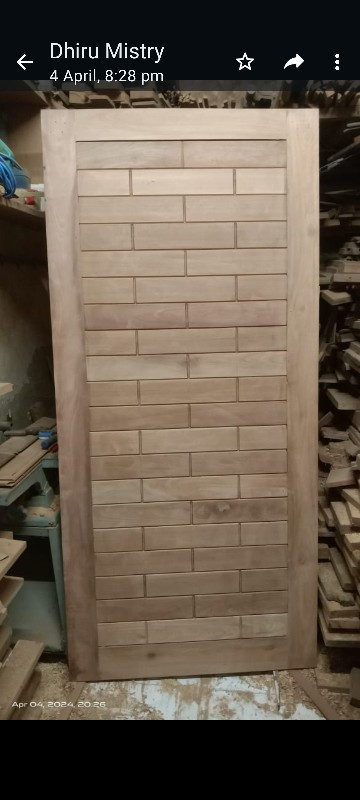 લાકડા નું દરવાજ...