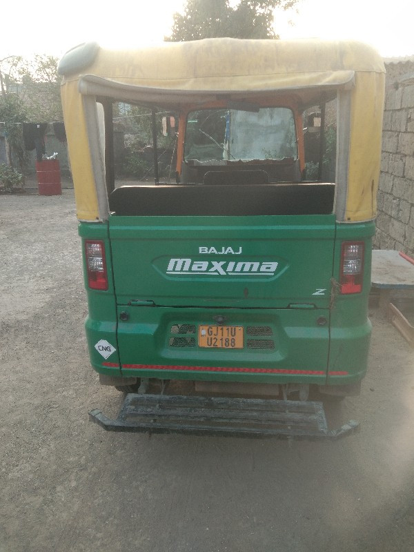 bajaj maxima Z