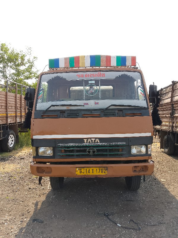 TATA 709