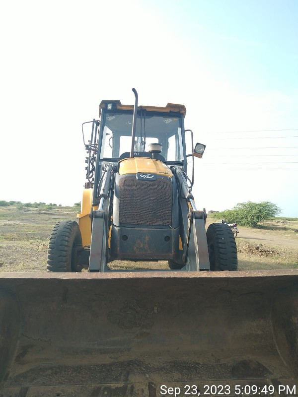 Mahindra jcb