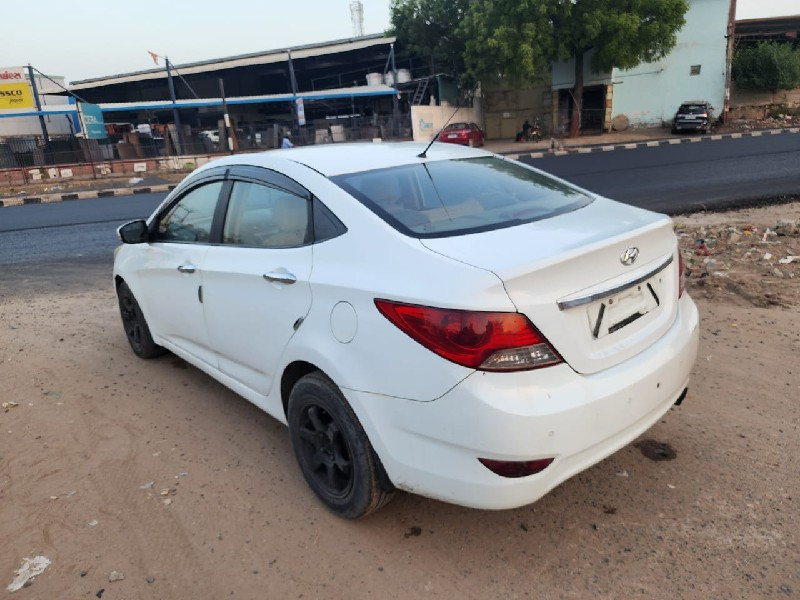 Hyundai verna