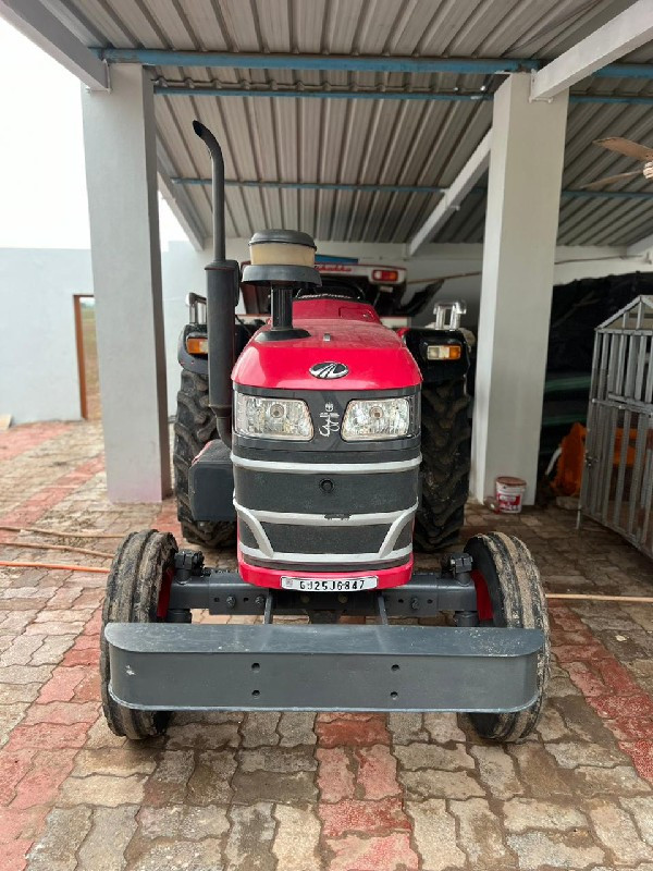 MAHINDRA YUVO 4...