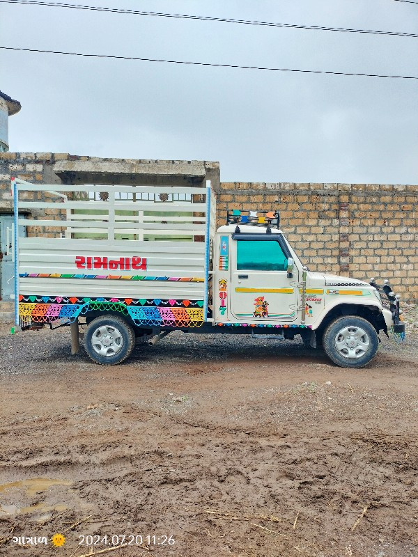 બોલેરો મેકસી ટ્...