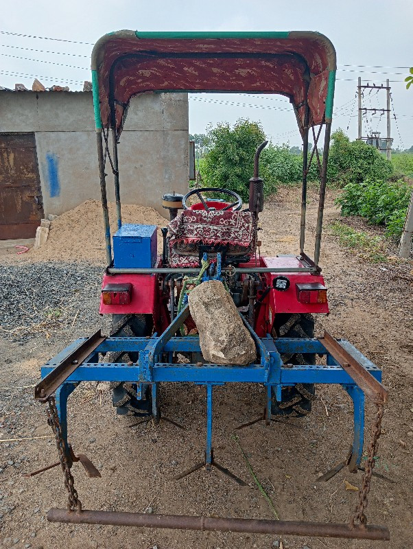 મહેન્દ્રા યુવરા...