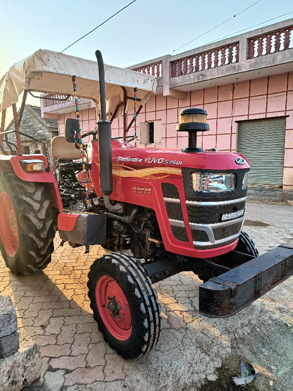 mahindra yuvo 5...