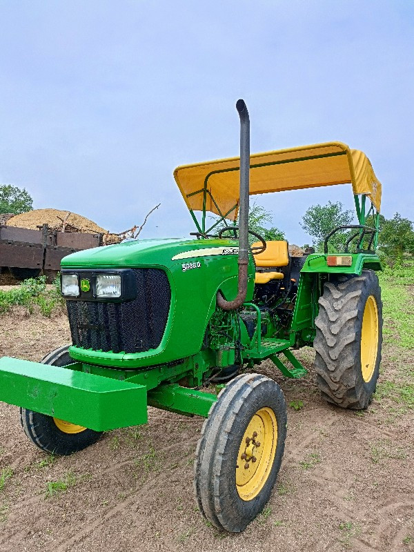 John Deere 5038...