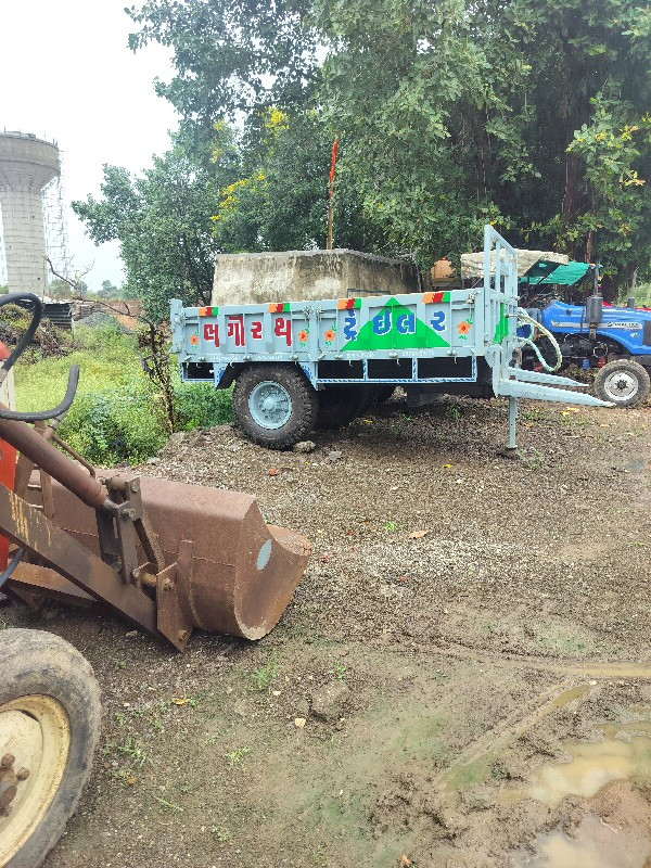 લોડર વેચવાનું છ...