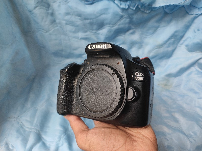 canon 1300d wif...