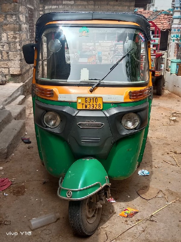 Bajaj maxima z