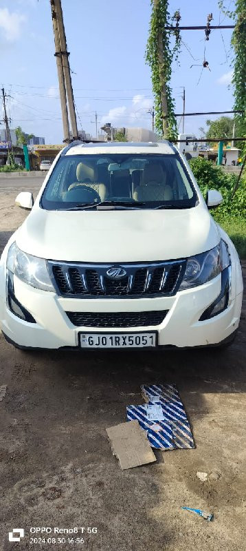 xuv 500 w10