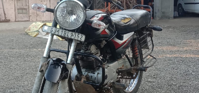 Bajaj  ct 100