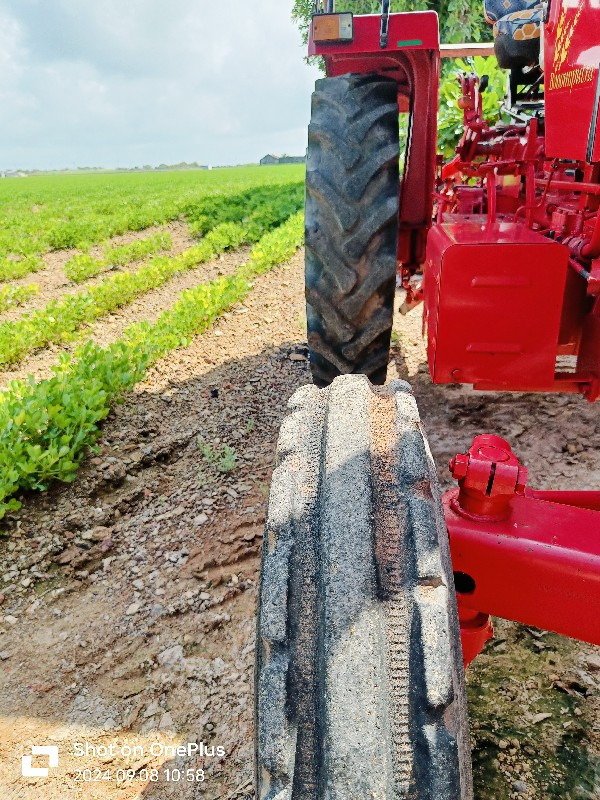 Mahindra 275 di...