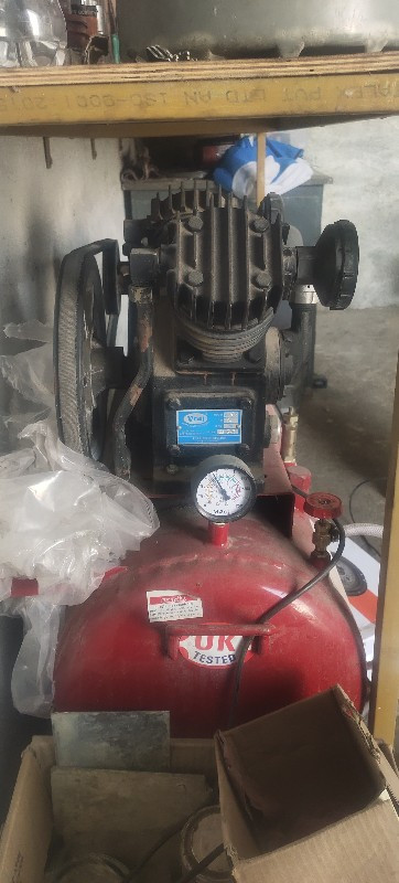 AIR COMPRESSOR