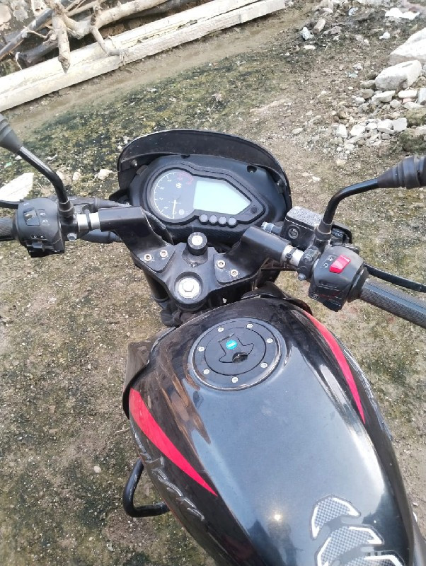 Bajaj pulser 12...