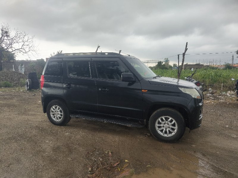 MAHINDRA TUV 30...