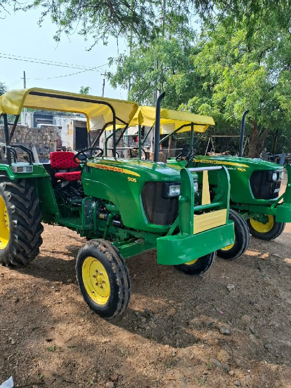 John Deere 5105...