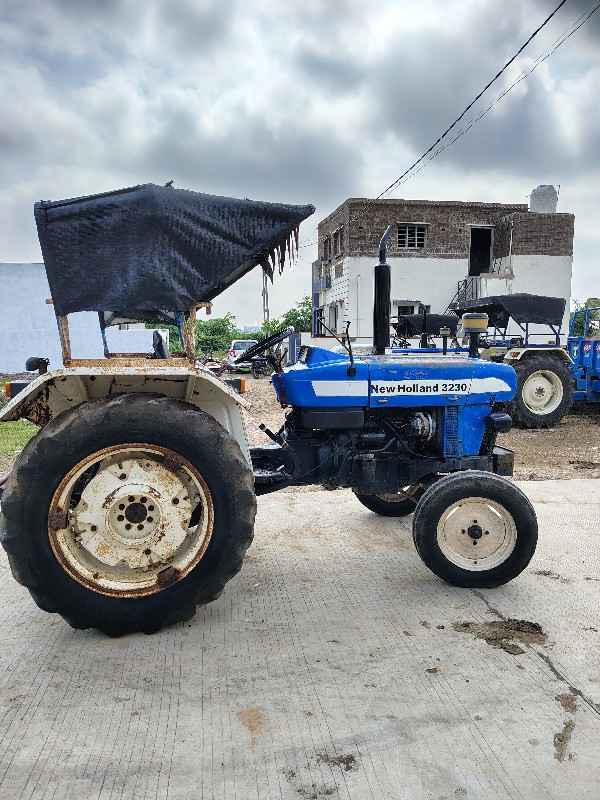 New Holland 323...