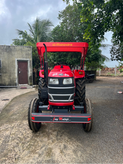 Mahindra yuvo t...